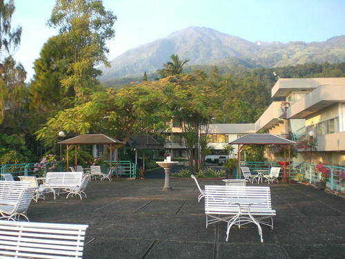 Tanjung Plaza Hotel Prigen Buitenkant foto